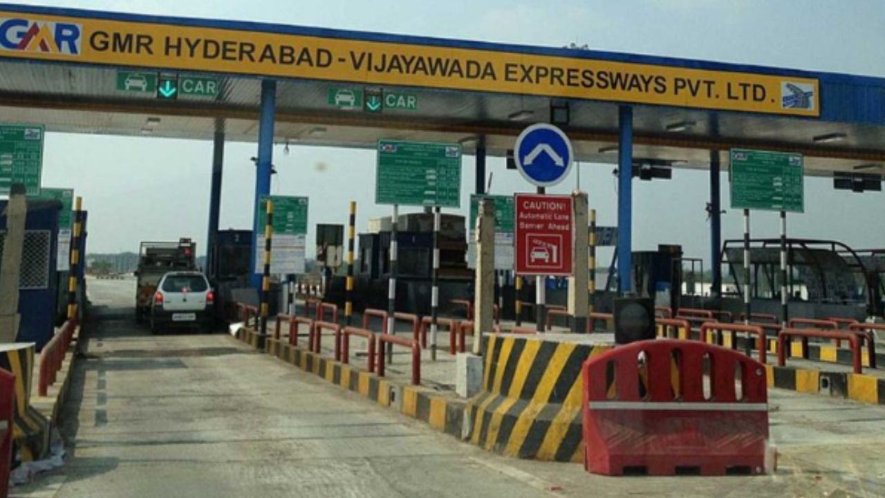 NHAI टोल पर लगातार तमाशों के बाद ”सरकारी फरमान” , सड़कें सिर्फ सेना, पुलिस, एंबुलेंस और माननियों के लिए TOLL FREE