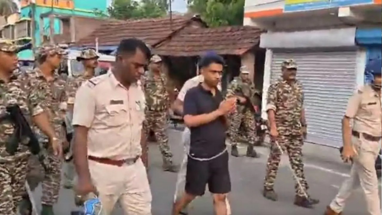 बंगाल में TMC नेता जहांगीर खान की दोबारा सड़क पर परेड, 4 घंटे नंगे पैर चलाया; कान पकड़कर लोगों से माफी मंगवाई