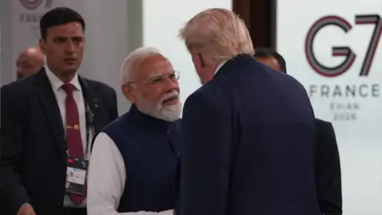 16 महीने बाद मोदी-ट्रंप की मुलाकात: G7 समिट में 5 मिनट बातचीत, कल ट्रेड डील पर बात संभव