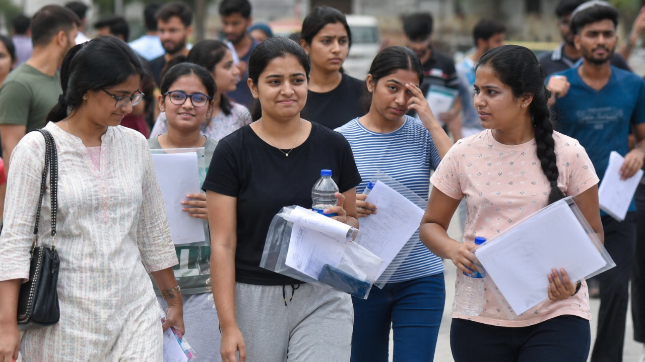 NEET री-एग्जाम आज: 22.79 लाख छात्र देंगे परीक्षा, 2 लाख सुरक्षाकर्मी तैनात; पहली बार एयरफोर्स ने पहुंचाए प्रश्नपत्र