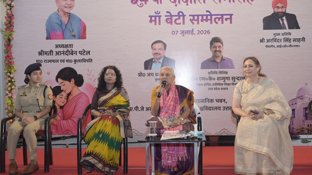यूपी गवर्नर बोलीं- पढ़ाई के दौरान प्रेग्नेंट हो जाती हैं लड़कियां, आत्मनिर्भर बनने के बाद करें शादी