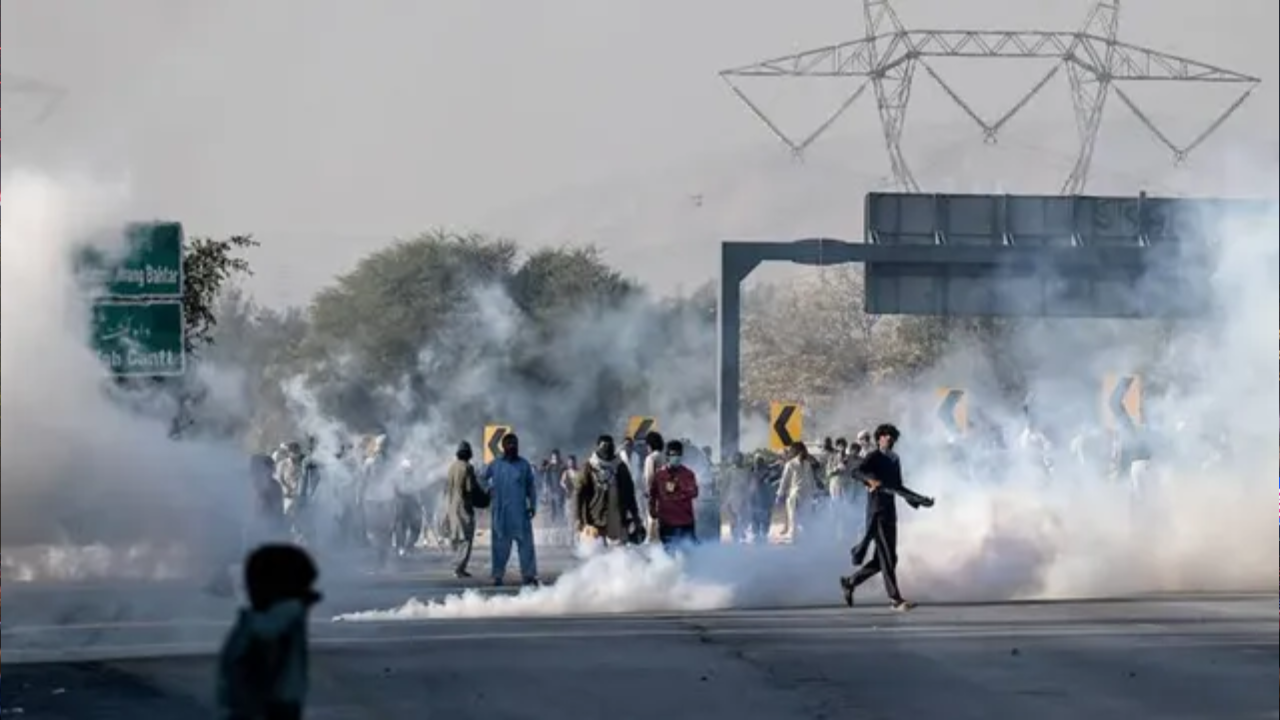PoK में पाकिस्तान सरकार के खिलाफ प्रदर्शन, पाकिस्तानी फोर्स की फायरिंग का दावा; कई घायल