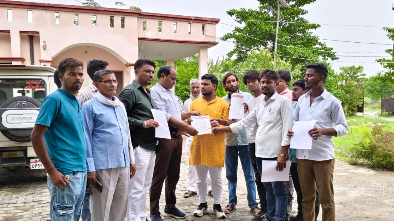 बस्ती में एथेनॉल फैक्ट्री के विरोध में ग्रामीणों ने खून से लिखा प्रधानमंत्री को पत्र, निर्माण रोकने की मांग