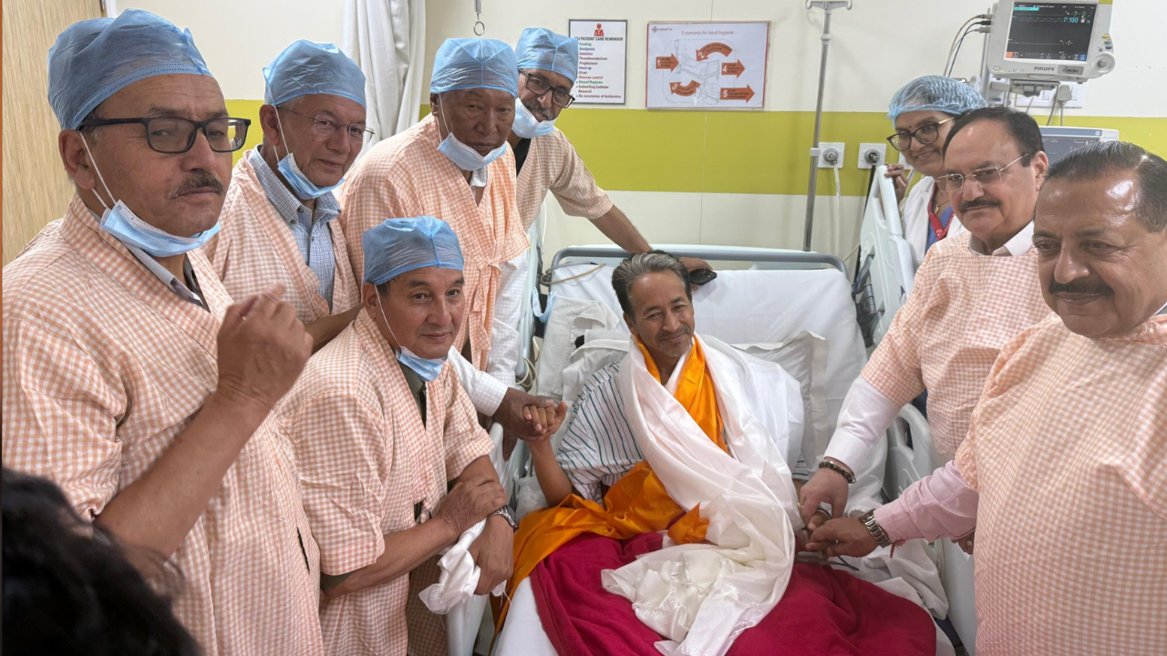 वांगचुक की भूख हड़ताल खत्म कराने में कांग्रेस सांसद का रोल! 3 दिन चली पर्दे के पीछे बातचीत, प्रधान के इस्तीफे की मांग पीछे छूटी