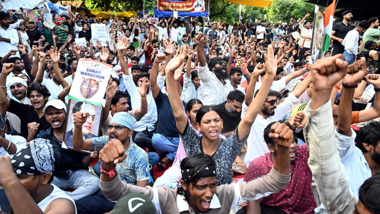 NEET पेपर लीक विवाद: आज CJP-सरकार के बीच तीसरे दौर की बातचीत, धर्मेंद्र प्रधान के इस्तीफे पर अड़ा संगठन; दिल्ली में सख्ती बढ़ी