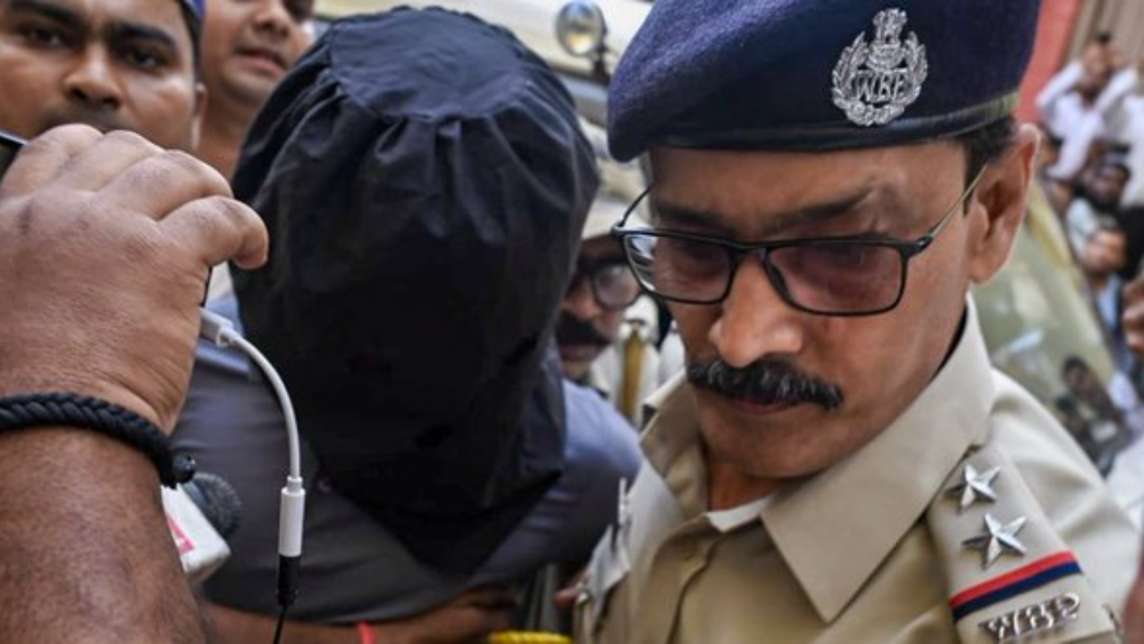 पश्चिम बंगाल STF का दावा: दिल्ली के CJP प्रदर्शन में हिंसा फैलाने की थी साजिश, पुलिस की वर्दी पहनकर घुसने वाला था संदिग्ध जैश आतंकी; गर्लफ्रेंड भी गिरफ्तार