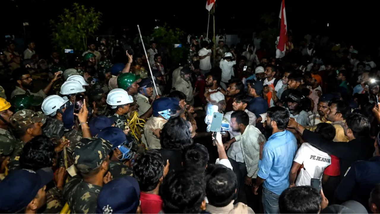 झारखंड में JPSC-JSSC भर्ती विवाद गहराया, लाठीचार्ज के बाद गरमाई सियासत; सरकार ने मानी छात्रों की 6 मांगें