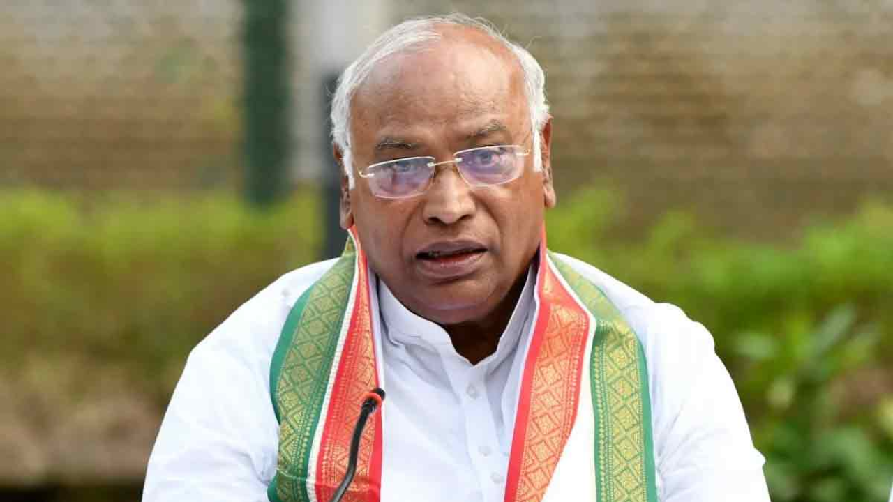 चीनी ₹70 किलो पहुंची, खड़गे बोले- ये कैसा आत्मनिर्भर भारत? 3 महीने में 40% बढ़े दाम