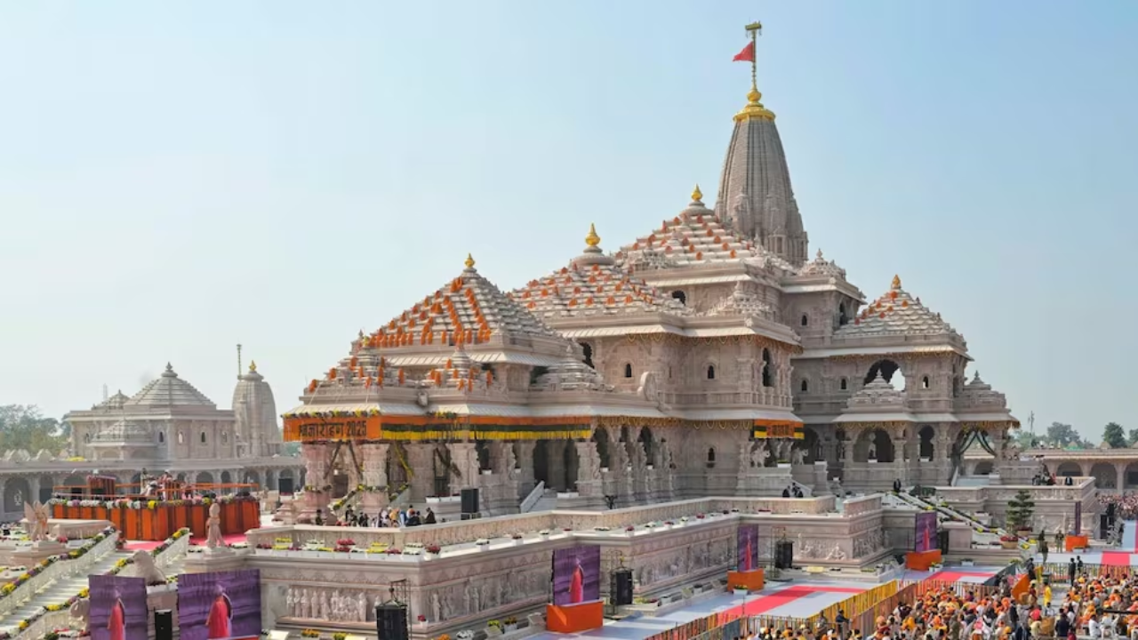 राम मंदिर चढ़ावा चोरी केस: कर्मचारी ने पहले ही पकड़ी थी चोरी, VIDEO भेजकर चंपत राय को दी सूचना; 67 कर्मचारियों पर शक, चार्जशीट में 10 बड़े खुलासे