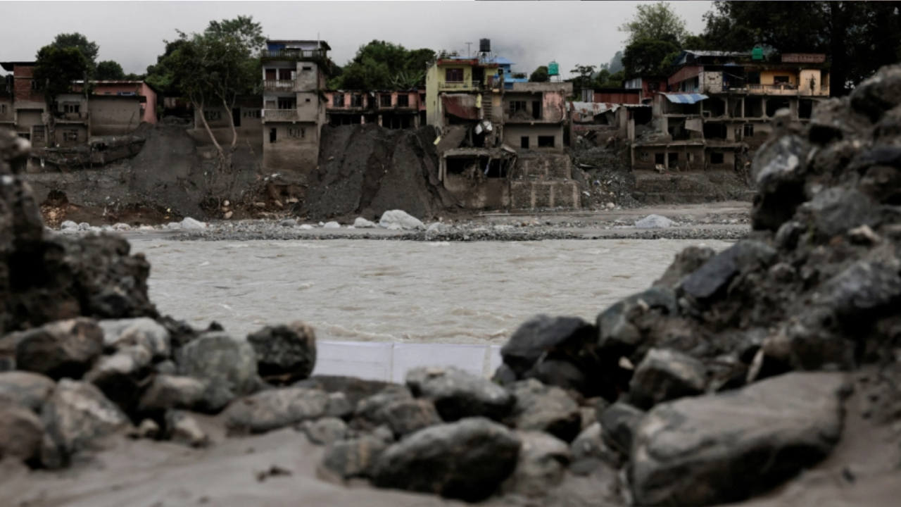 नेपाल में एवलांच से 2 की मौत, उत्तराखंड में लैंडस्लाइड; यूपी-बिहार समेत कई राज्यों में बारिश-बाढ़ का कहर
