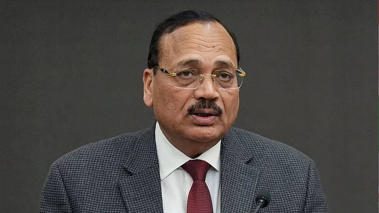 ‘एकतरफा फैसला हुआ तो रोक लगाएंगे’: ज्ञानेश कुमार मामले में सुप्रीम कोर्ट की EC को चेतावनी