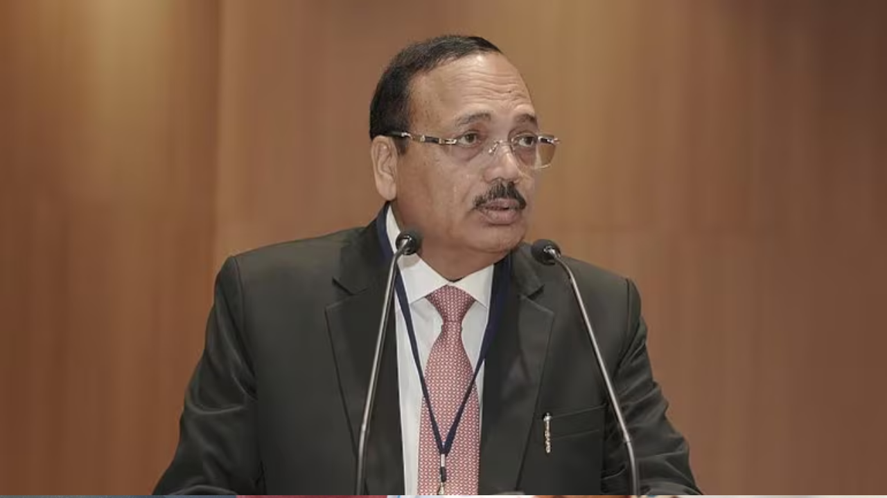 राहुल गांधी समेत INDIA ब्लॉक के नेताओं ने CJI से मांगा था मिलने का समय, CEC ज्ञानेश कुमार के इस्तीफे की मांग लेकर मिलना चाहते थे विपक्षी नेता; सूर्यकांत ने ठुकराया अनुरोध